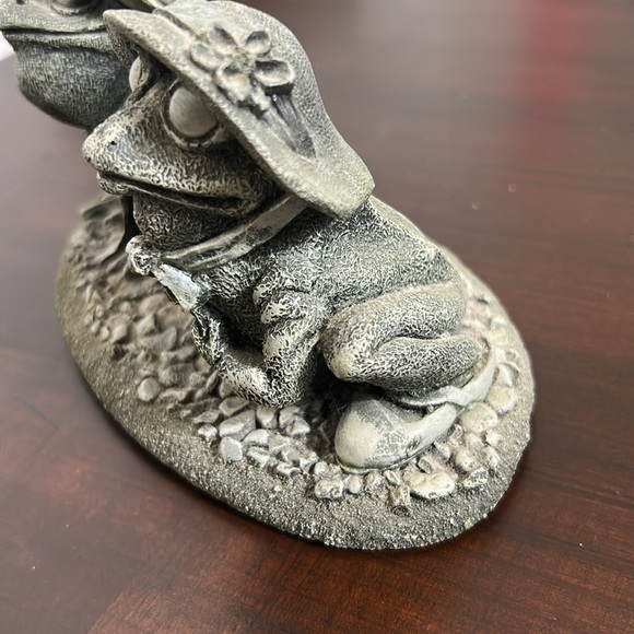 Stone Garden Mr. & Mrs. Bullfrog Grey Whimsical Garden Decor Statue Figurines - Picture 16 of 16